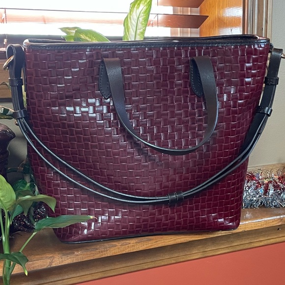 DOONEY & BOURKE GENTLY USED LARGE RED SATCHEL. - Picture 2 of 10